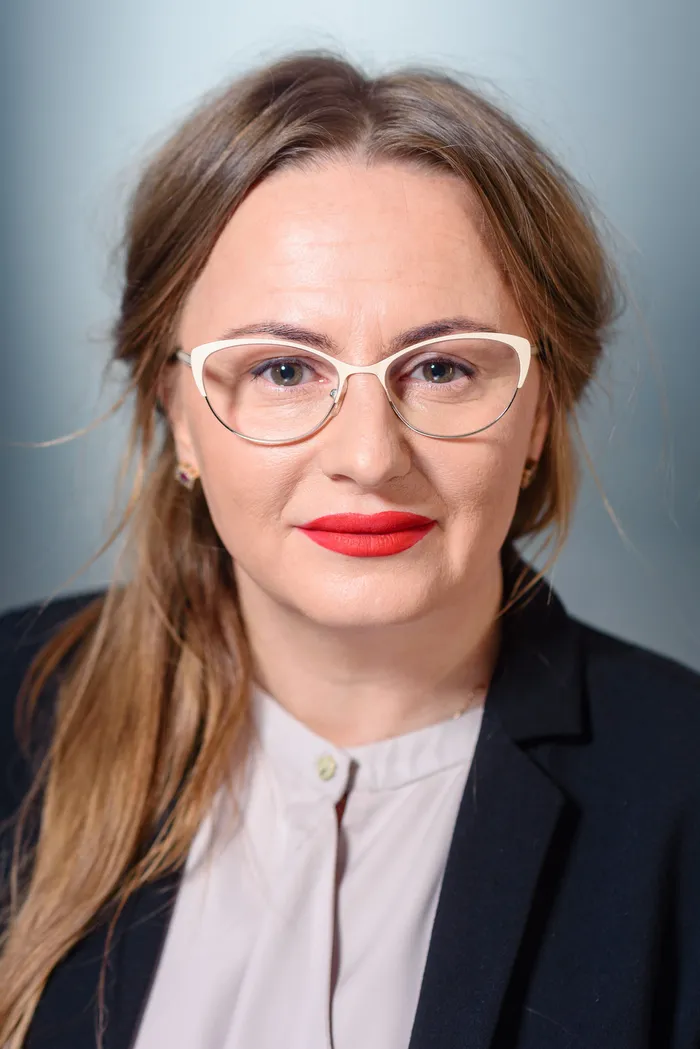 Professional business headshot and LinkedIn portrait — Fantasmatic 8