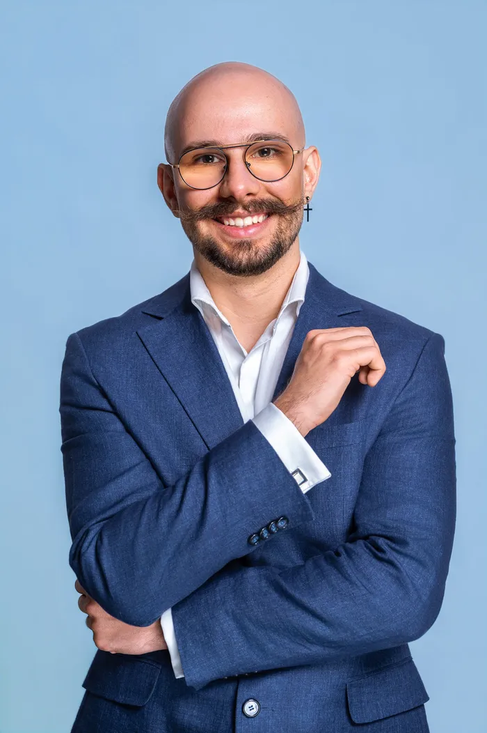 Professional business headshot and LinkedIn portrait — Fantasmatic 9