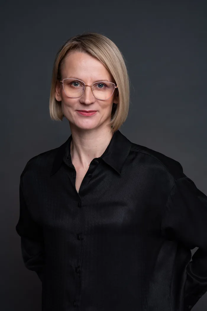 Professional business headshot and LinkedIn portrait — Fantasmatic 16