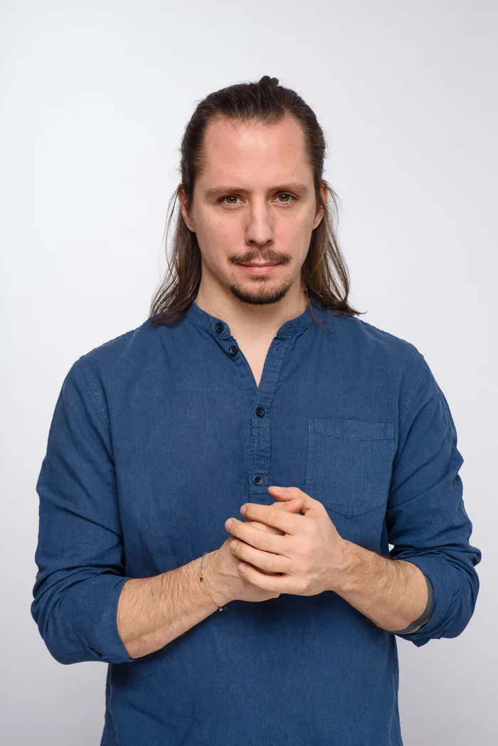Professional business headshot and LinkedIn portrait — Fantasmatic 17