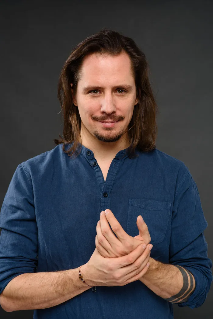 Professional business headshot and LinkedIn portrait — Fantasmatic 20