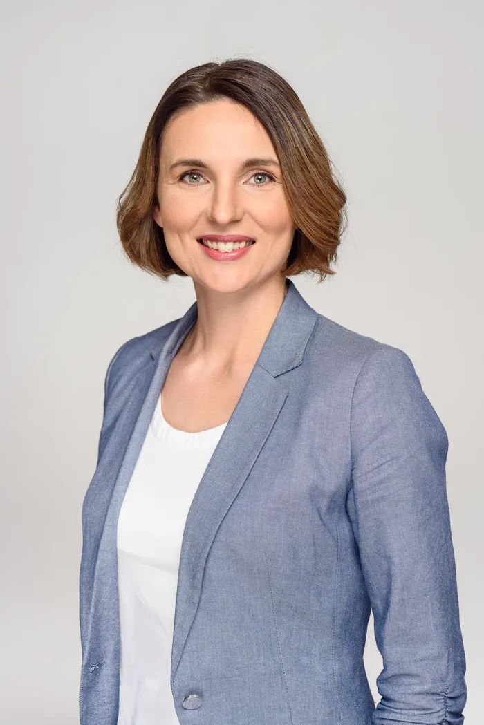Professional business headshot and LinkedIn portrait — Fantasmatic 22