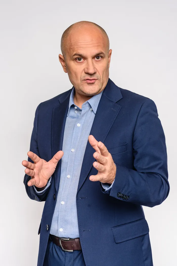 Professional business headshot and LinkedIn portrait — Fantasmatic 24