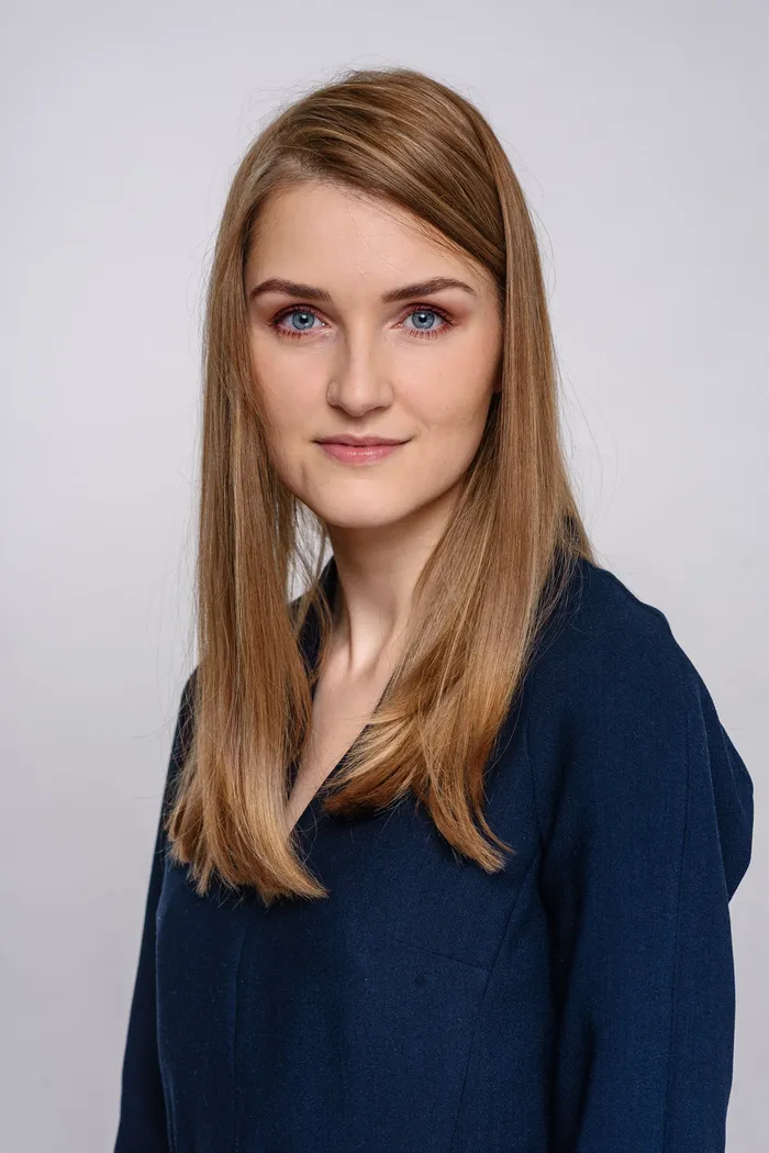 Professional business headshot and LinkedIn portrait — Fantasmatic 32