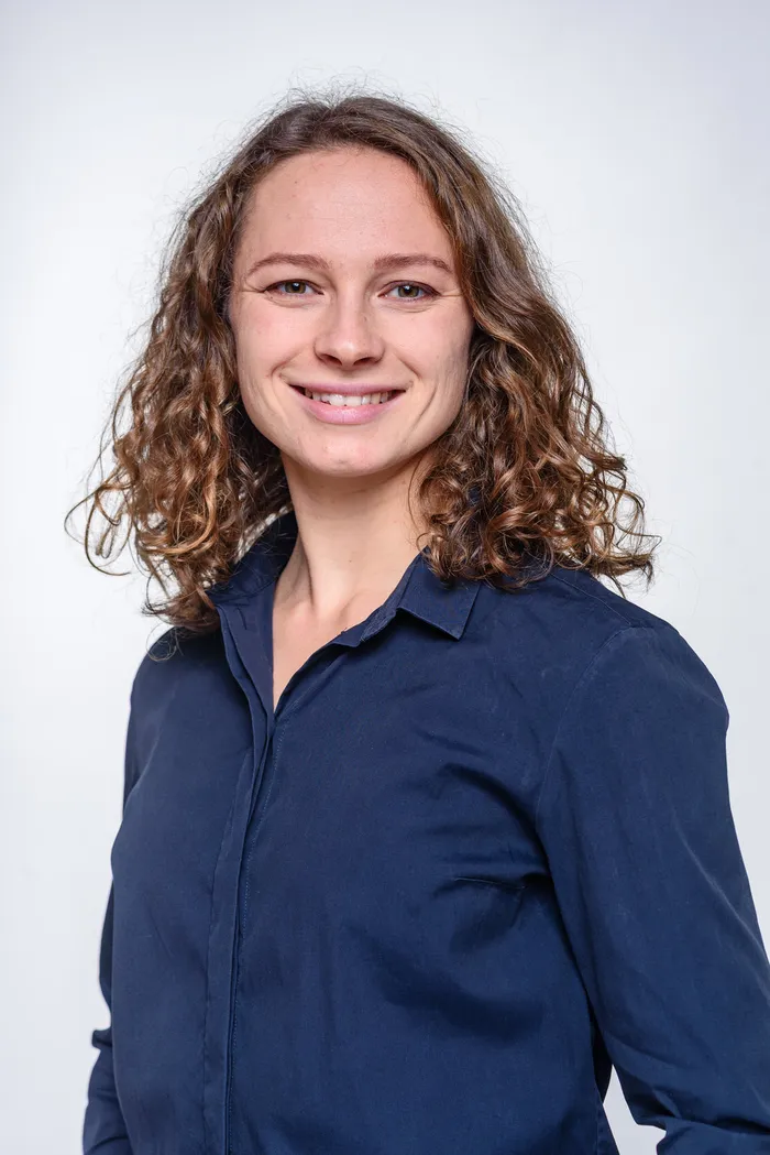 Professional business headshot and LinkedIn portrait — Fantasmatic 36