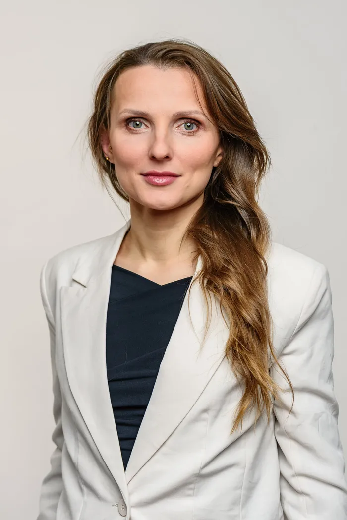 Professional business headshot and LinkedIn portrait — Fantasmatic 37