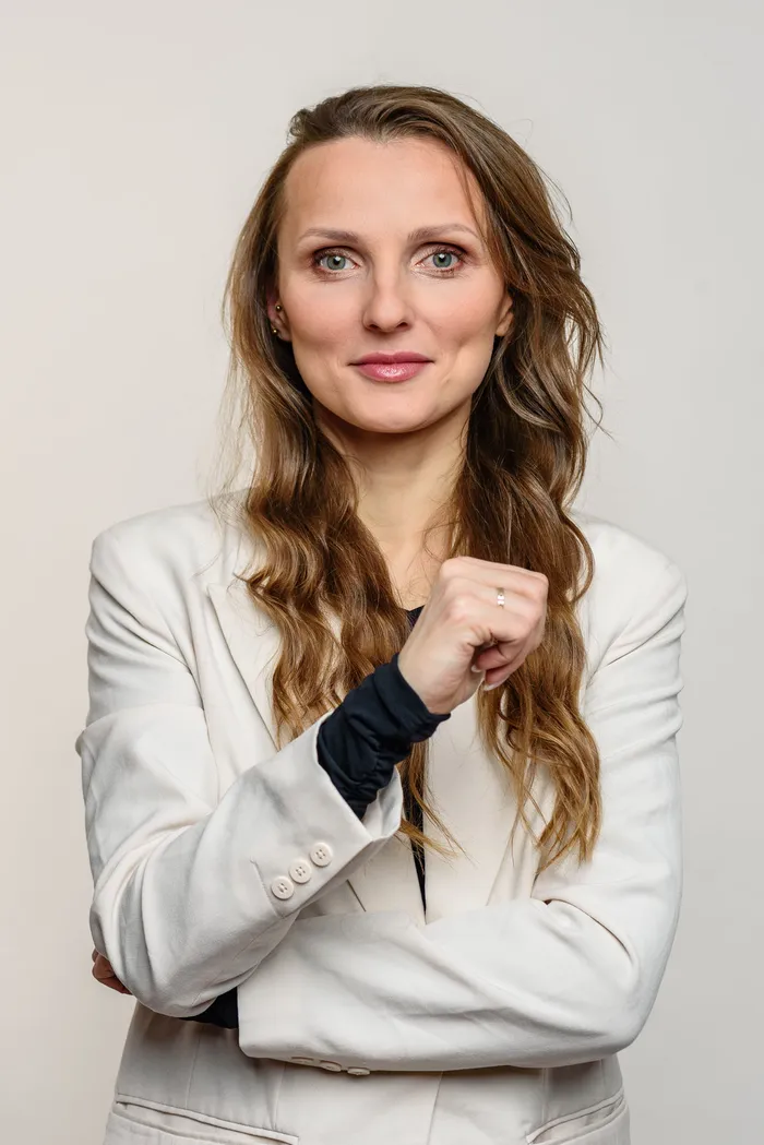 Professional business headshot and LinkedIn portrait — Fantasmatic 38