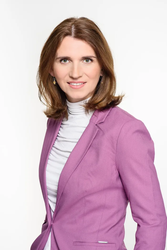 Professional business headshot and LinkedIn portrait — Fantasmatic 42